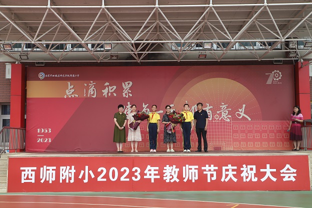 六铺炕老教师.jpg